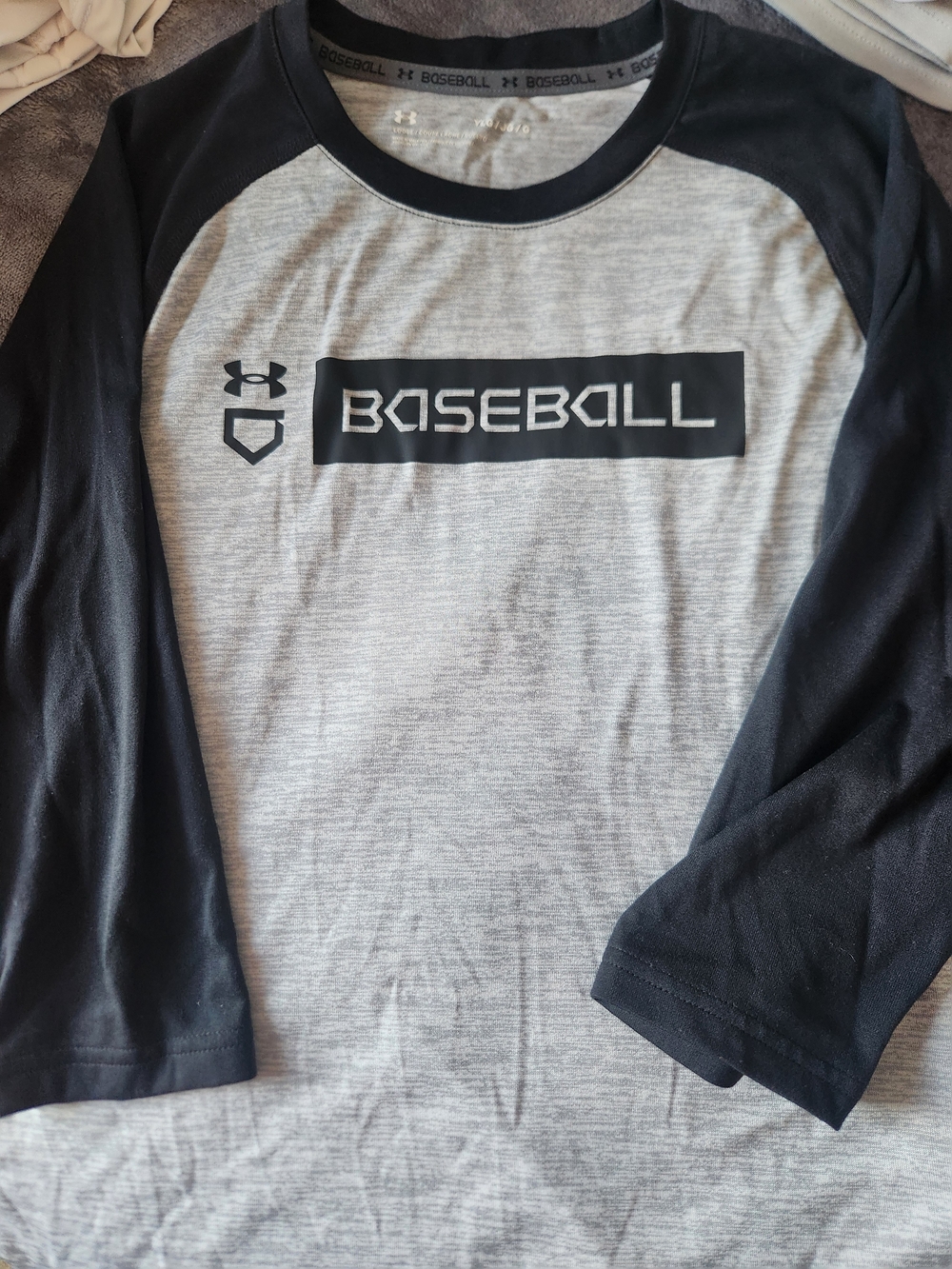 Under Armour Heather Gray & Black Baseball Raglan Tee YLG